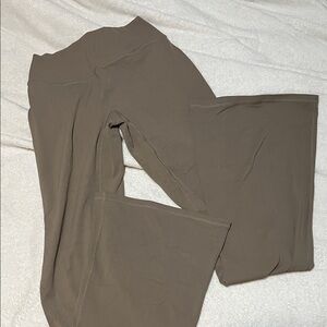 NWT - Oner Active Soft Motion Flared Bottoms Moss Brown - Small Reg length